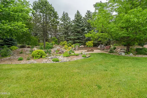Exterior - 9405 Oak Dr, Bismarck, ND 58503 photo 11 of 52