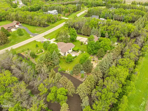 View/Area - 9405 Oak Dr, Bismarck, ND 58503 photo 8 of 18