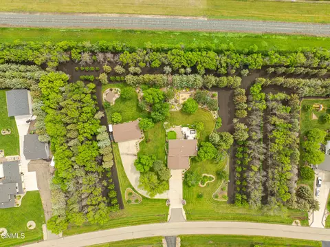 View/Area - 9405 Oak Dr, Bismarck, ND 58503 photo 16 of 18