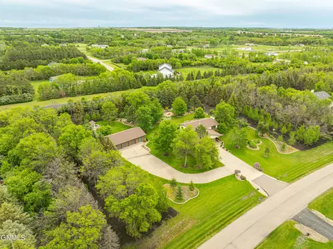 View/Area - 9405 Oak Dr, Bismarck, ND 58503 photo 4 of 18