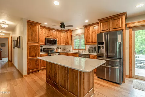 Kitchen - 9405 Oak Dr, Bismarck, ND 58503 photo 3 of 7
