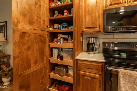 Kitchen - 9405 Oak Dr, Bismarck, ND 58503 photo 7 of 7