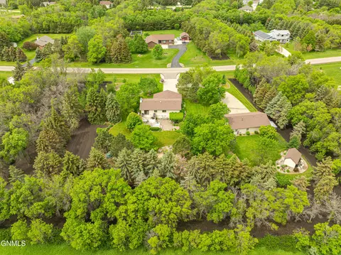View/Area - 9405 Oak Dr, Bismarck, ND 58503 photo 9 of 18