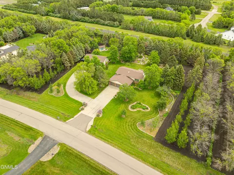 View/Area - 9405 Oak Dr, Bismarck, ND 58503 photo 6 of 18