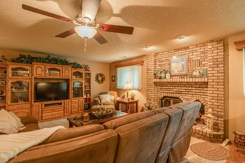 Living - 9405 Oak Dr, Bismarck, ND 58503 photo 5 of 8