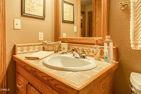 Bath - 9405 Oak Dr, Bismarck, ND 58503 photo 11 of 11