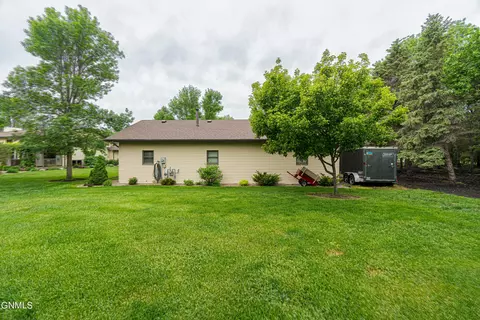 Exterior - 9405 Oak Dr, Bismarck, ND 58503 photo 4 of 52