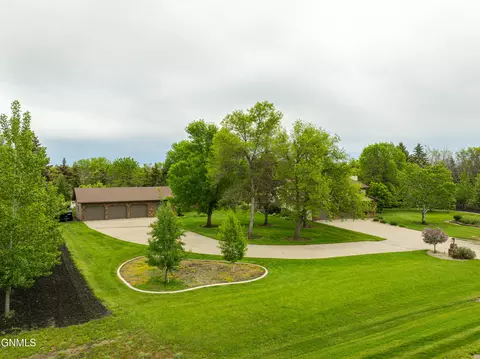 Exterior - 9405 Oak Dr, Bismarck, ND 58503 photo 46 of 52