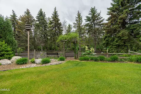 Exterior - 9405 Oak Dr, Bismarck, ND 58503 photo 17 of 52