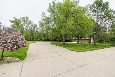 Exterior - 9405 Oak Dr, Bismarck, ND 58503 photo 34 of 52