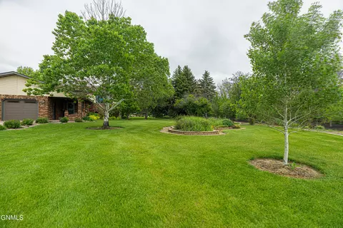 Exterior - 9405 Oak Dr, Bismarck, ND 58503 photo 38 of 52