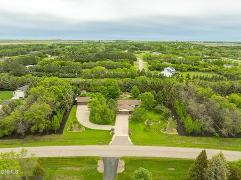View/Area - 9405 Oak Dr, Bismarck, ND 58503 photo 2 of 18