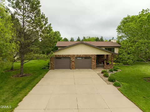 Exterior - 9405 Oak Dr, Bismarck, ND 58503 photo 48 of 52