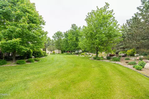 Exterior - 9405 Oak Dr, Bismarck, ND 58503 photo 20 of 52