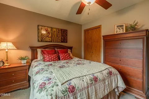Bedroom - 9405 Oak Dr, Bismarck, ND 58503 photo 5 of 5