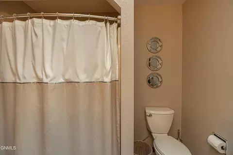 Bath - 9405 Oak Dr, Bismarck, ND 58503 photo 7 of 11