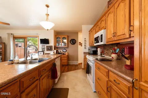 774 Interstate Ave, Bismarck, ND 58503 photo 8