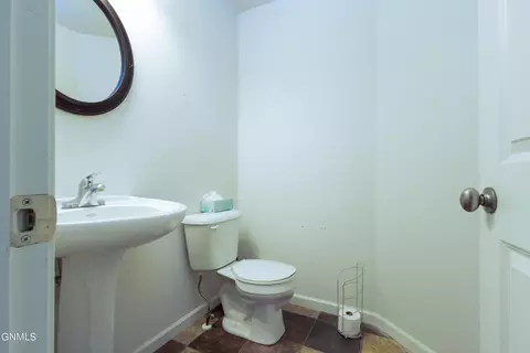 4717 Corvette St NW, Mandan, ND 58554 photo 11
