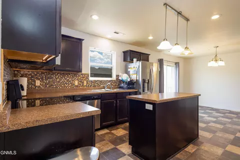 4717 Corvette St NW, Mandan, ND 58554 photo 6