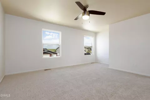 4717 Corvette St NW, Mandan, ND 58554 photo 15