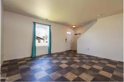 4717 Corvette St NW, Mandan, ND 58554 photo 3