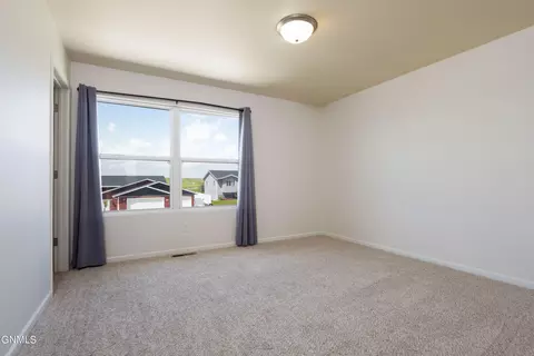 4717 Corvette St NW, Mandan, ND 58554 photo 21