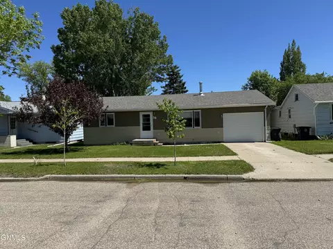 16 2nd St NE, Crosby, ND 58730