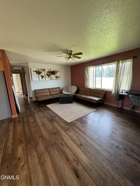Living - 580 Zabolotny Dr, Killdeer, ND 58640 photo 1 of 1