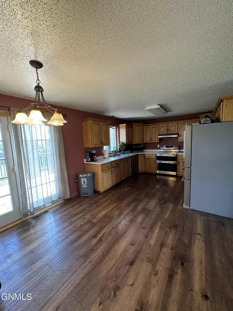 Kitchen - 580 Zabolotny Dr, Killdeer, ND 58640 photo 1 of 2