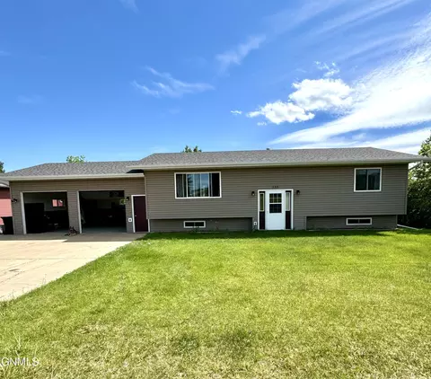 580 Zabolotny Dr, Killdeer, ND 58640