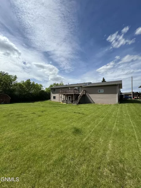 Exterior - 580 Zabolotny Dr, Killdeer, ND 58640 photo 2 of 3