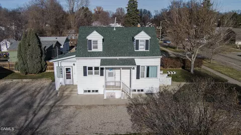 422 N 18th St, Bismarck, ND 58501