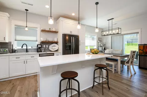 3825 Amari Loop NW, Mandan, ND 58554 photo 8