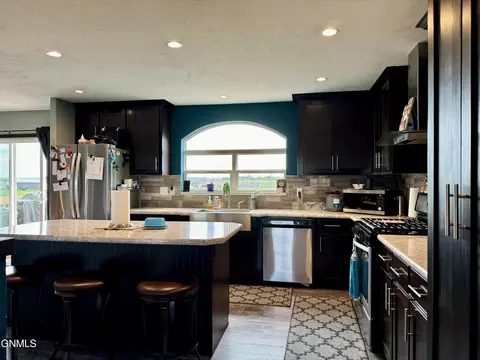 14131 Basin Loop, Williston, ND 58801 photo 6