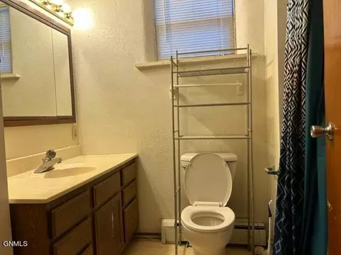 Bath - 618 Main St, Williston, ND 58801 photo 5 of 6