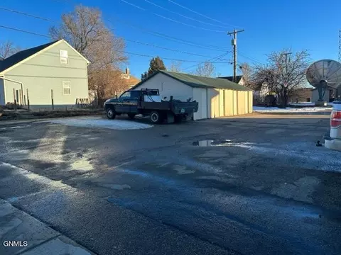 Exterior - 618 Main St, Williston, ND 58801 photo 7 of 8