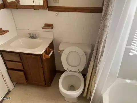 Bath - 618 Main St, Williston, ND 58801 photo 2 of 6
