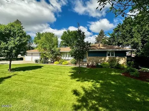 1211 Chautauqua Blvd, Valley City, ND 58072