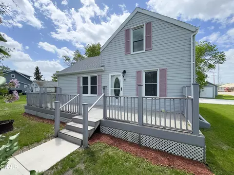 6 2nd St SE, Stanley, ND 58784