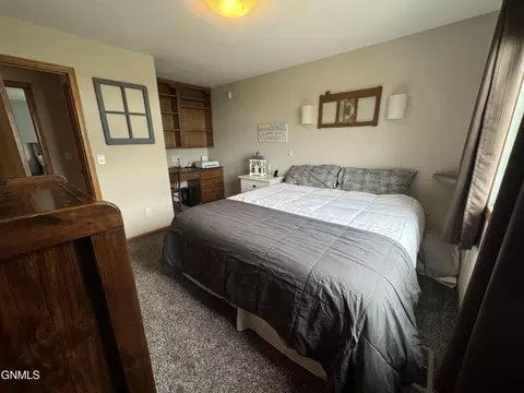 1018 Calvert Dr, Bismarck, ND 58503 photo 28
