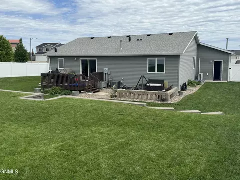 1018 Calvert Dr, Bismarck, ND 58503 photo 41