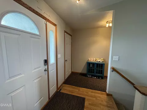 1018 Calvert Dr, Bismarck, ND 58503 photo 6