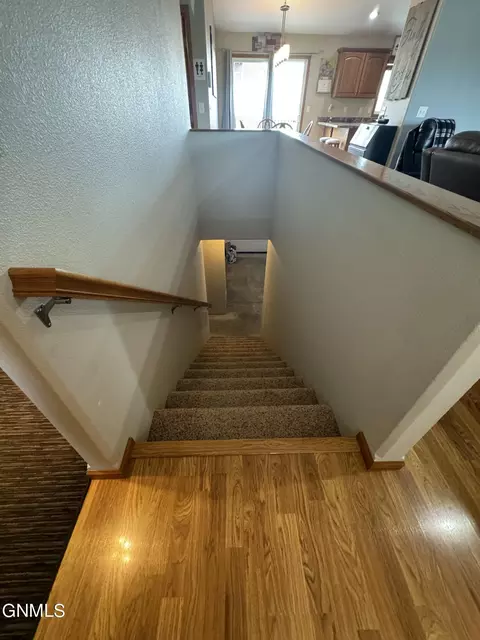 1018 Calvert Dr, Bismarck, ND 58503 photo 30