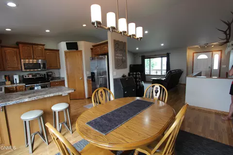 1018 Calvert Dr, Bismarck, ND 58503 photo 16