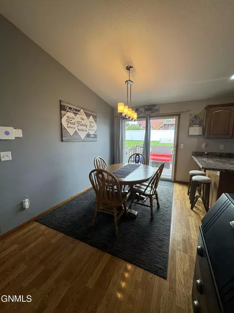1018 Calvert Dr, Bismarck, ND 58503 photo 15