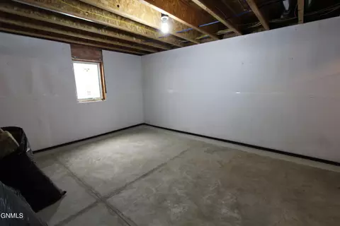 1018 Calvert Dr, Bismarck, ND 58503 photo 32