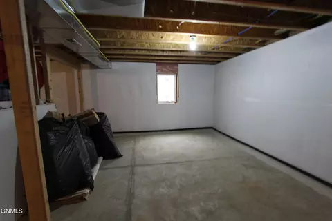 1018 Calvert Dr, Bismarck, ND 58503 photo 35