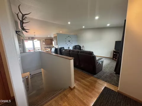 1018 Calvert Dr, Bismarck, ND 58503 photo 8