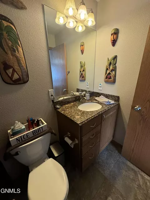 1018 Calvert Dr, Bismarck, ND 58503 photo 24