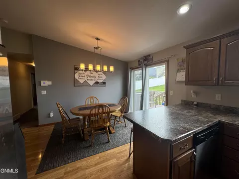 1018 Calvert Dr, Bismarck, ND 58503 photo 14